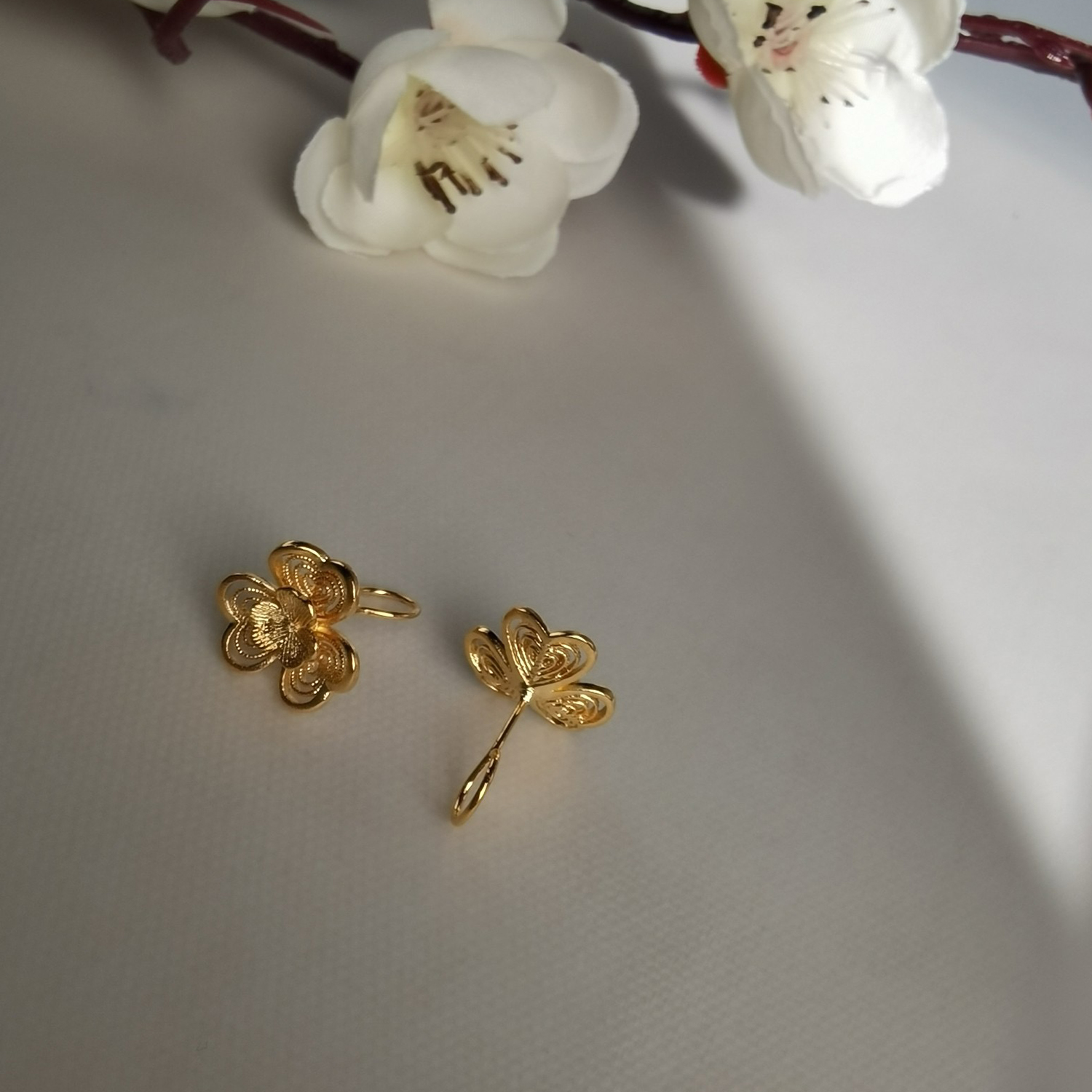 Alluvial Gold Vacuum Electroplating 24K Gold Clover Flower Earrings