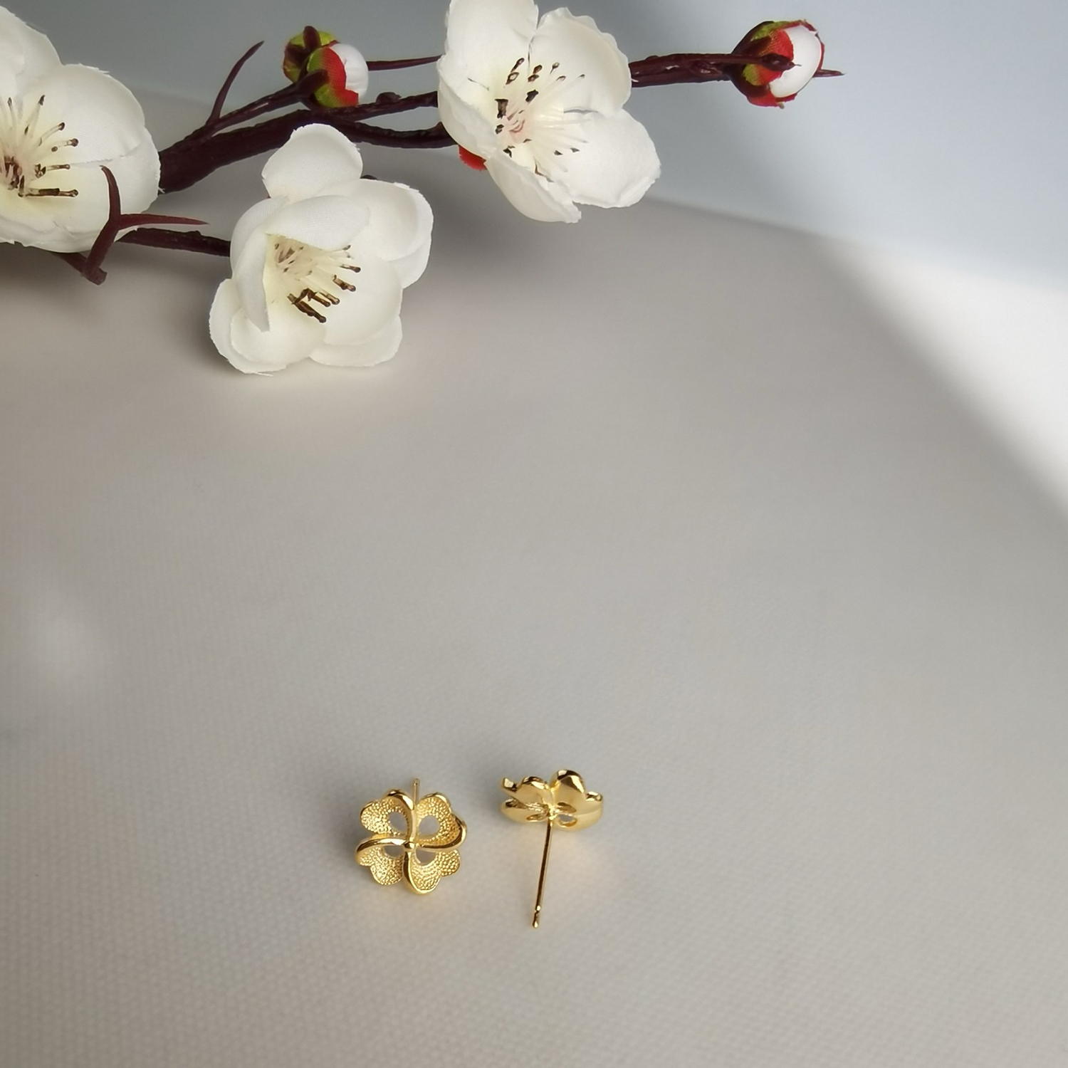 Alluvial Gold Vacuum Electroplating 24K Gold Four-leaf Clover Heart-shaped Earrings