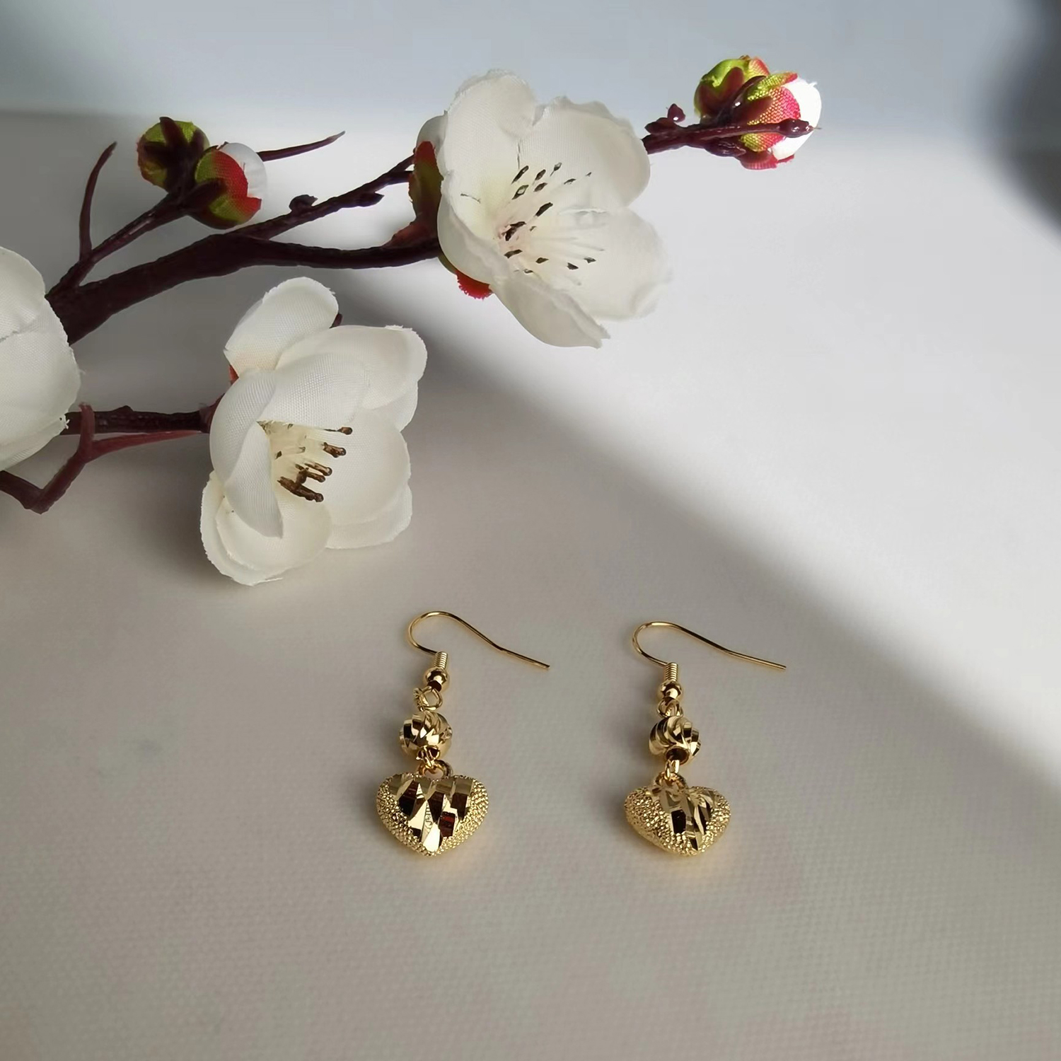 Alluvial Gold Vacuum Electroplating 24K Gold Heart-shaped Transfer Bead Earrings