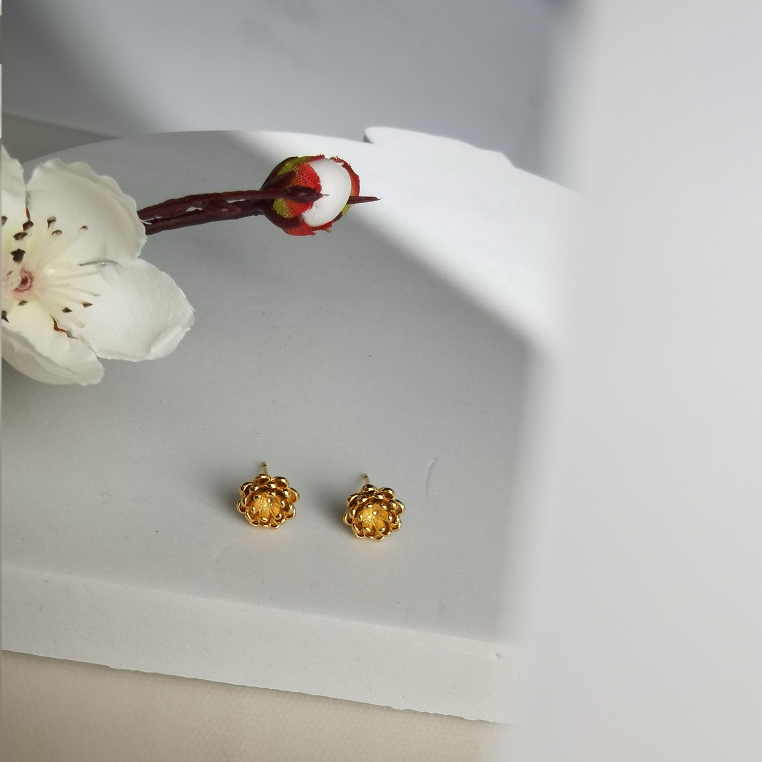 Alluvial Gold Vacuum Electroplating 24K Gold Lotus Earrings