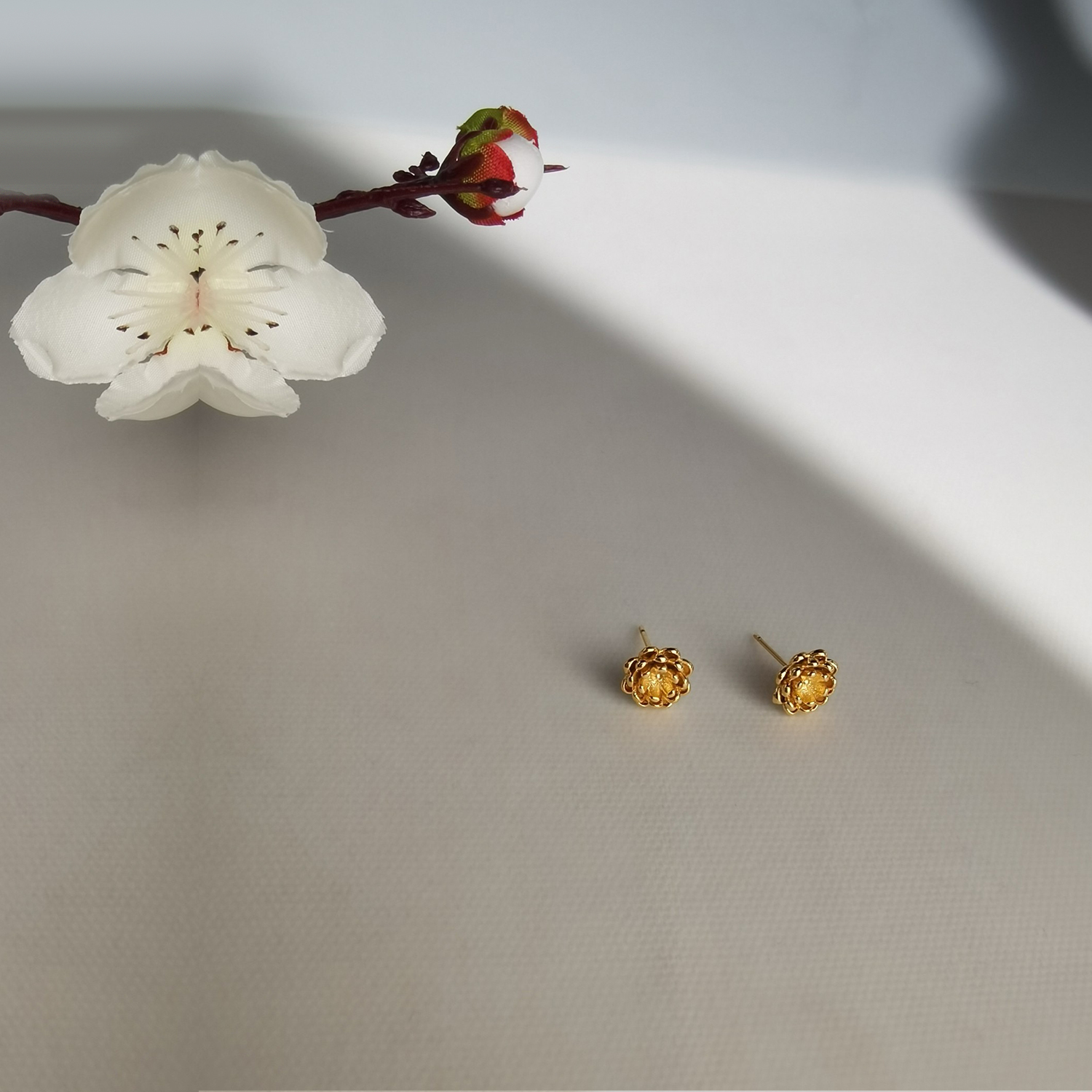 Alluvial Gold Vacuum Electroplating 24K Gold Lotus Earrings