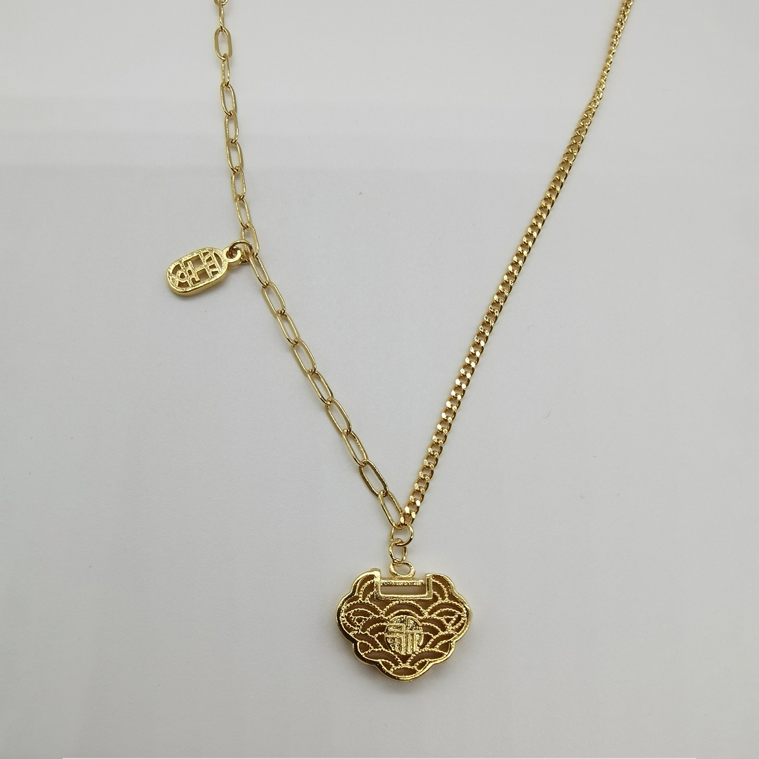 Alluvial gold vacuum electroplating 24K gold hollow longevity lock necklace with blessing character